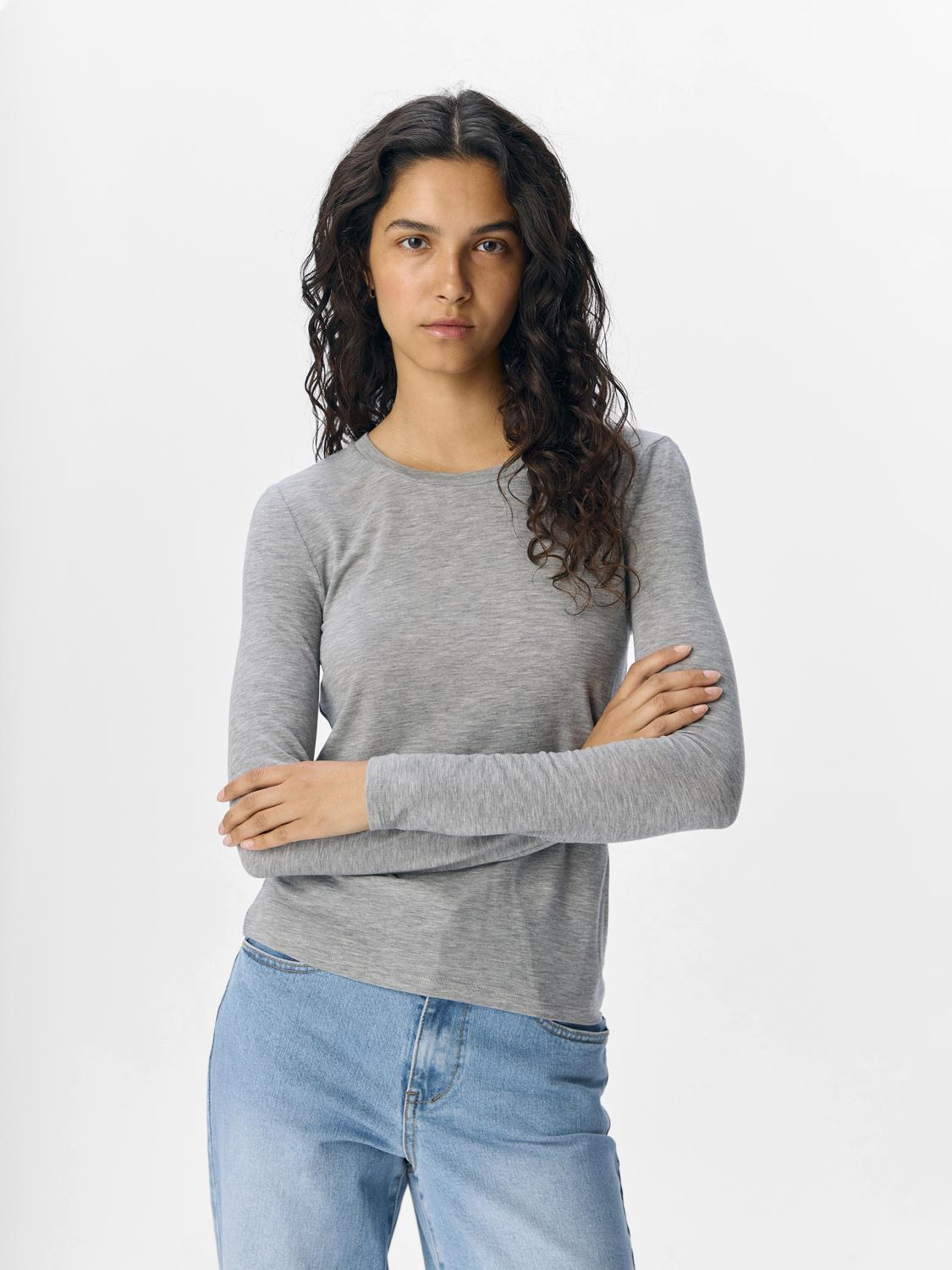 model_shot-front